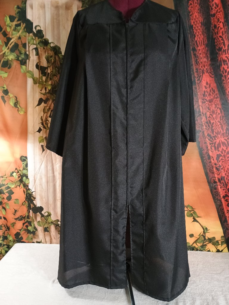 Euc: Undergrad Bachelor Graduation Gown Robe Black